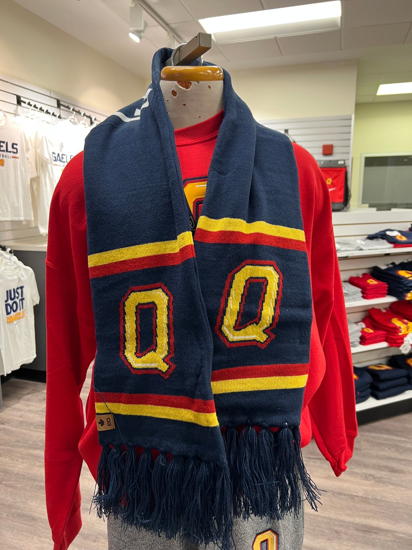 Queen's Scarf